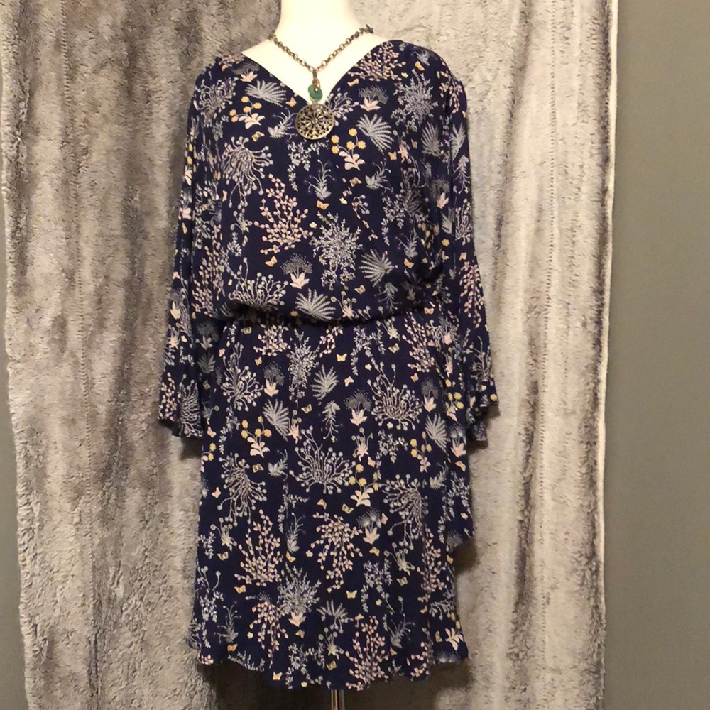 Beautiful Floral Pattern Dress - Picture 2 of 7